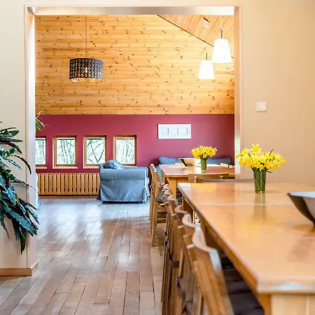 Spacious Chalet In With Garden Waimes