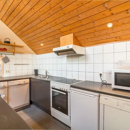 Spacious Chalet In With Garden *