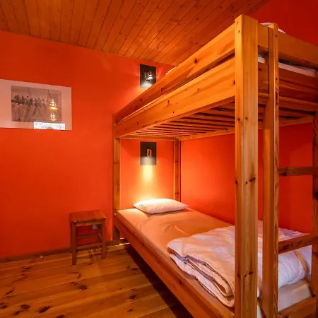 Chalet Spacious Chalet In With Garden Waimes