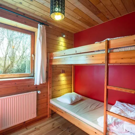 Spacious Chalet In With Garden Σαλέ
