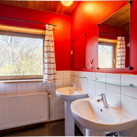 Σαλέ Spacious Chalet In With Garden Waimes