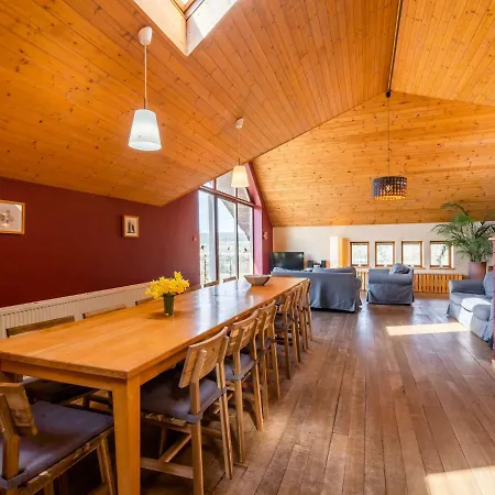 Σαλέ Spacious Chalet In With Garden *