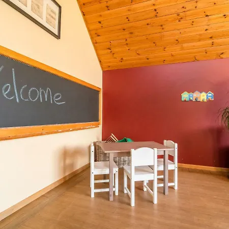 Spacious Chalet In With Garden Waimes